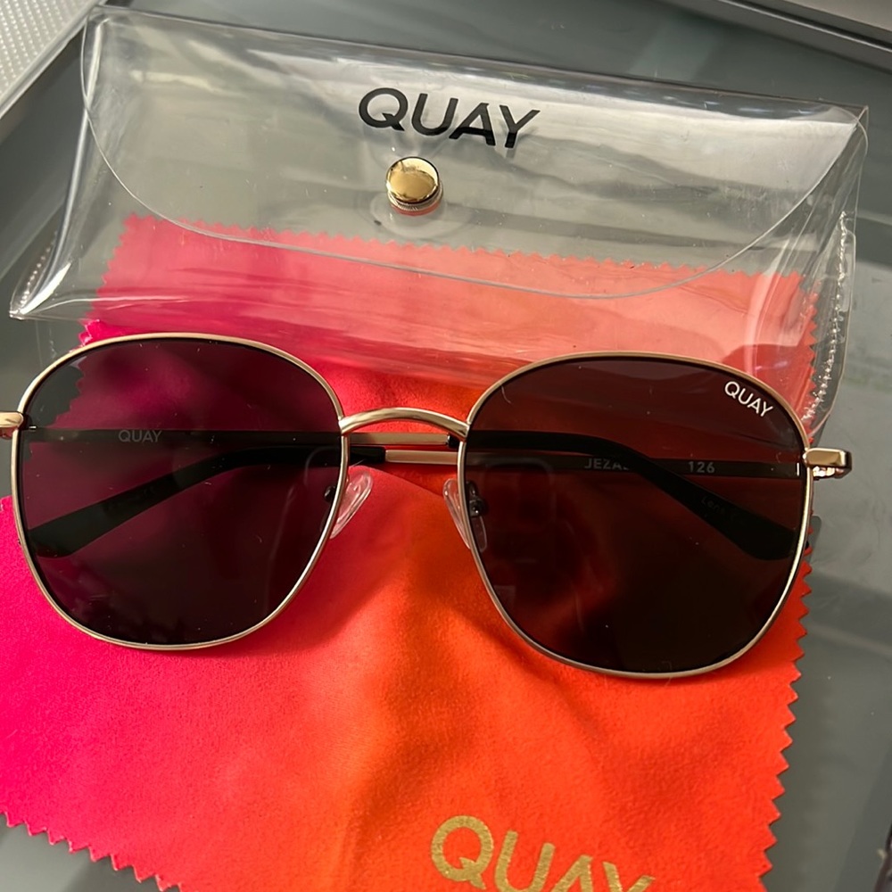 Quay Jezabell Sunglasses